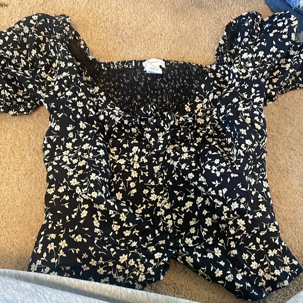 Floral black and cream puffed sleeve top